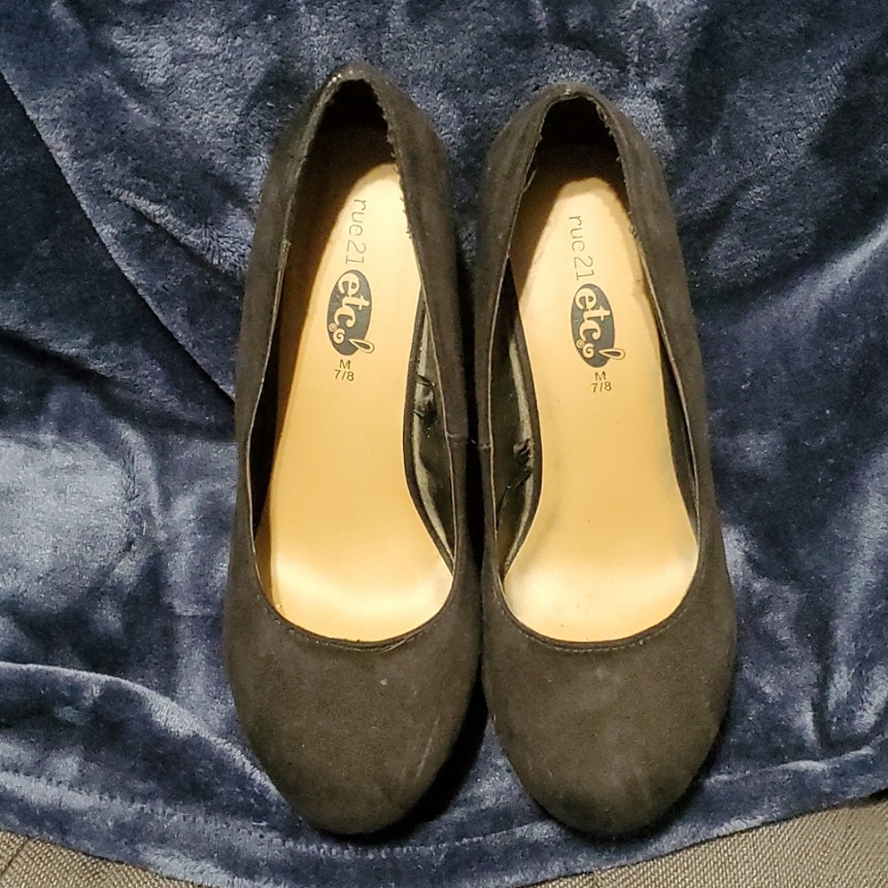 Rue 21 etc! M 7/8 Black Wedge Heels